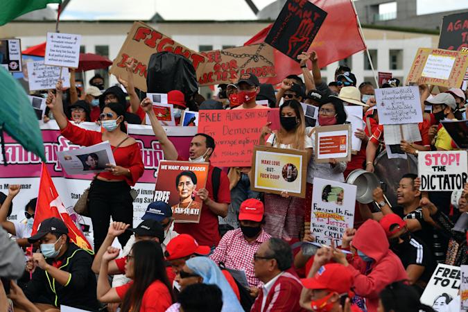 Children of the junta: the relatives of Myanmar’s military regime living in Australia ( ဩစတေးလျတွင် အာဏာသိမ်းစစ်တပ်နှင့် ဆွေမျိုးတော်စပ်သူများ နေထိုင်ခွင့် တင်းကျပ် )